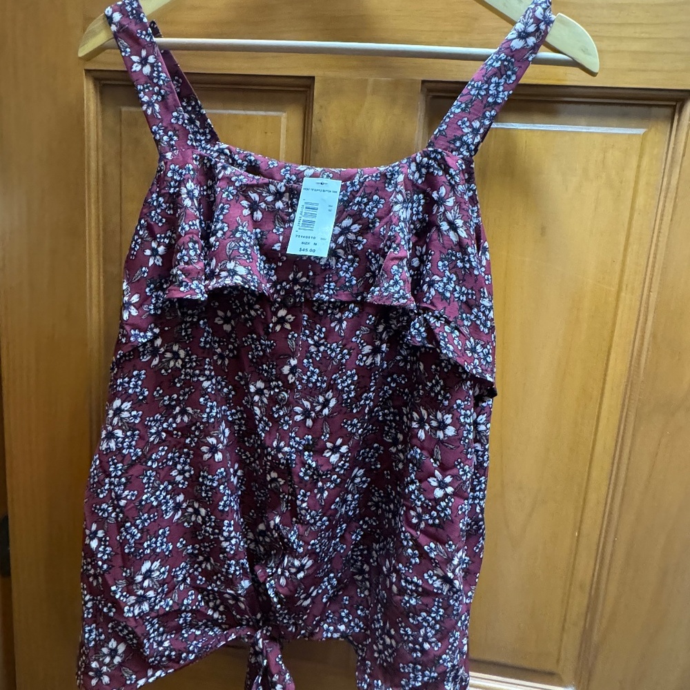 NWT cute burgundy top